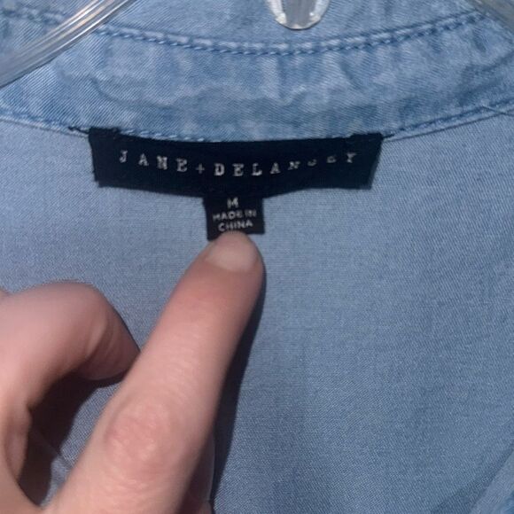 Jane & Delancey Button Down Blue Top Size Medium - Picture 3 of 5